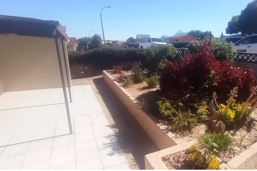 2 Bedroom Property for Sale in Louwville Western Cape